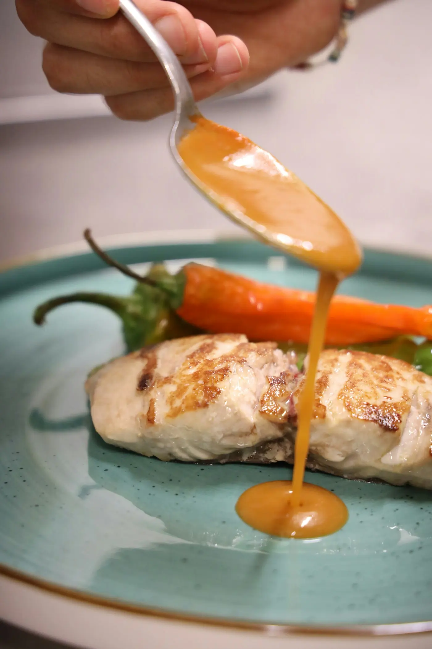 Pesce con salsa di peperoni